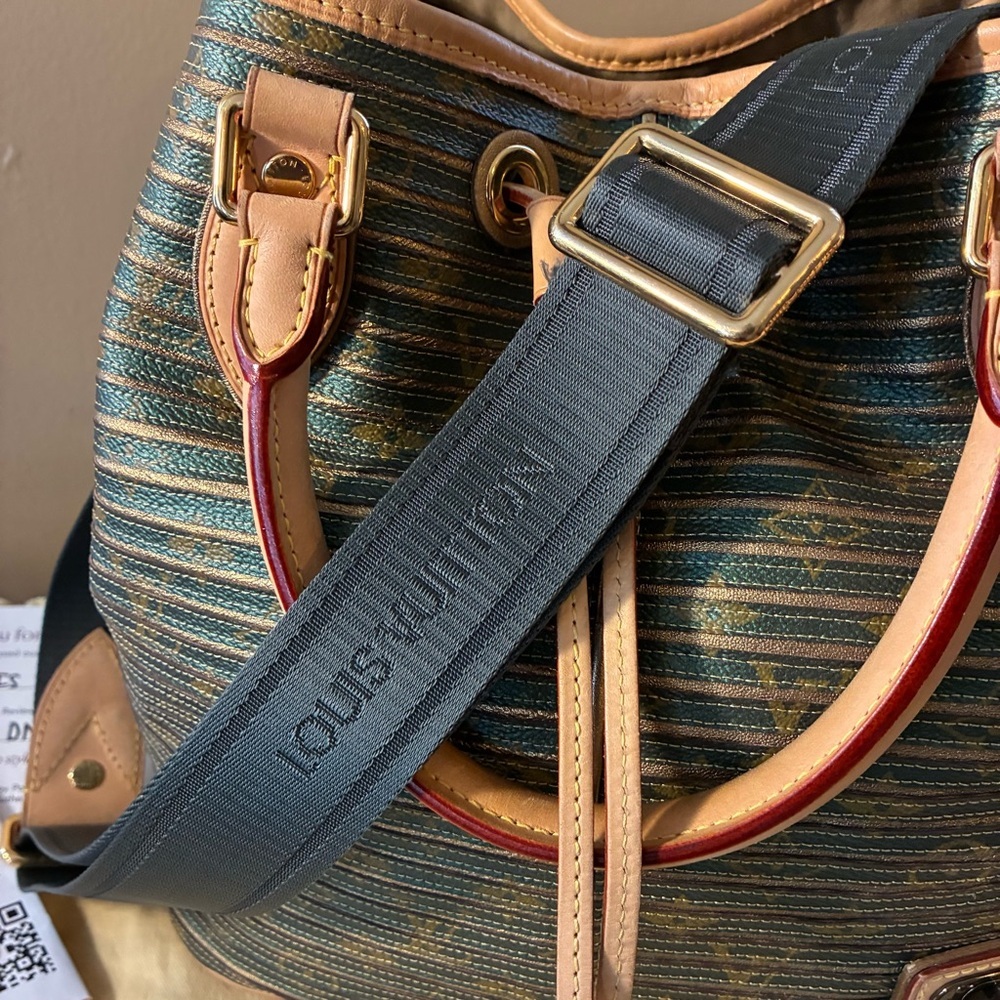 Louis Vuitton LIMITED EDITION Eden Neo Bucket Bag - Picture 2 of 16